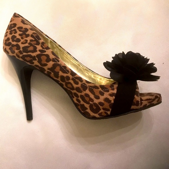 Carlos by Carlos Santana Cupcake Leopard Stiletto Heels - Picture 6 of 10